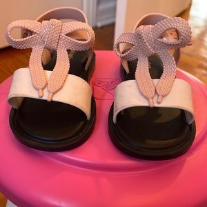 Mini Melissa size 9 toddler bow